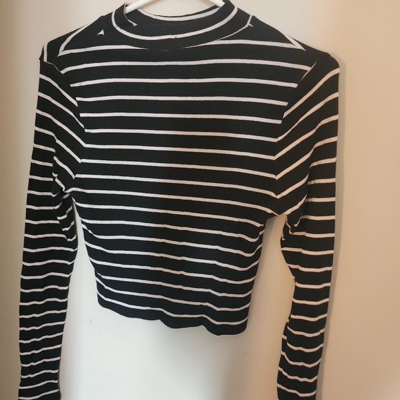 Crop top - Picture 2 of 2